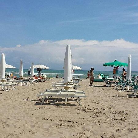 Hotel Pigalle Riccione Extérieur photo