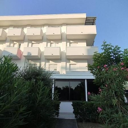 Hotel Pigalle Riccione Extérieur photo