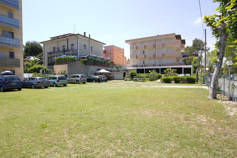 Hotel Pigalle Riccione Extérieur photo