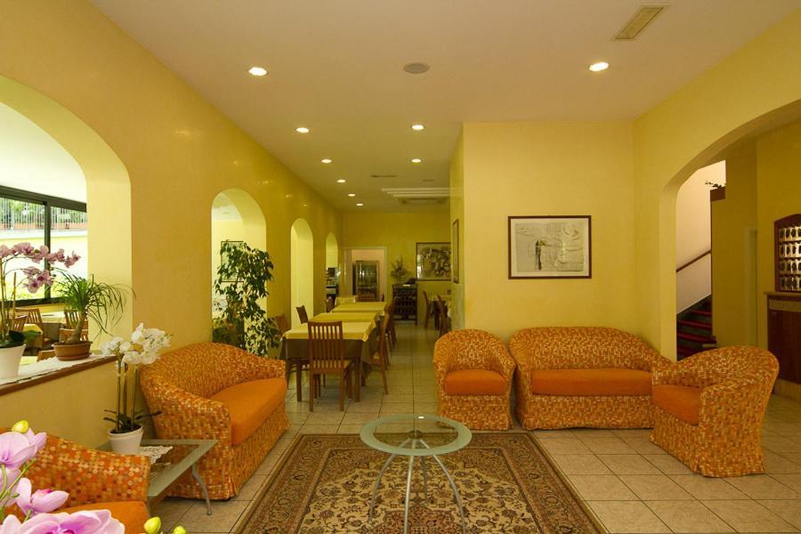 Hotel Pigalle Riccione Extérieur photo