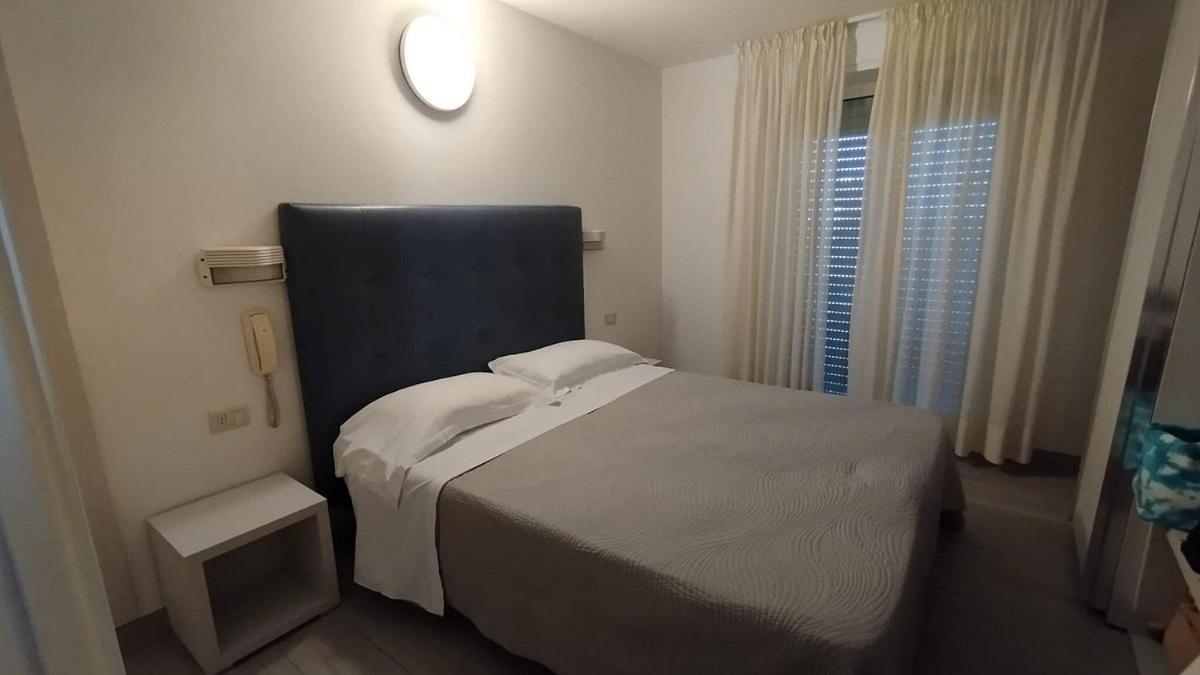 Hotel Pigalle Riccione Extérieur photo