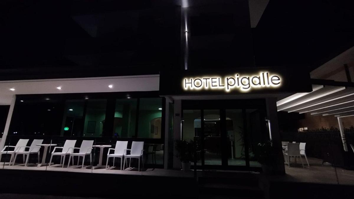 Hotel Pigalle Riccione Extérieur photo
