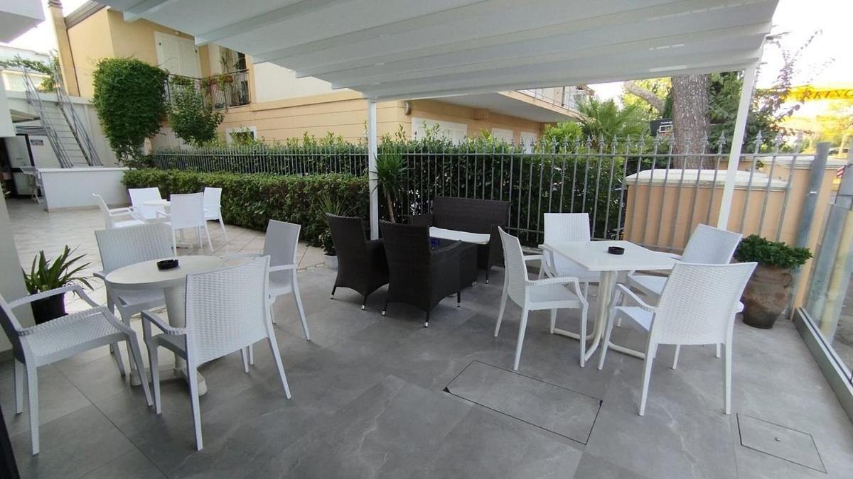 Hotel Pigalle Riccione Extérieur photo