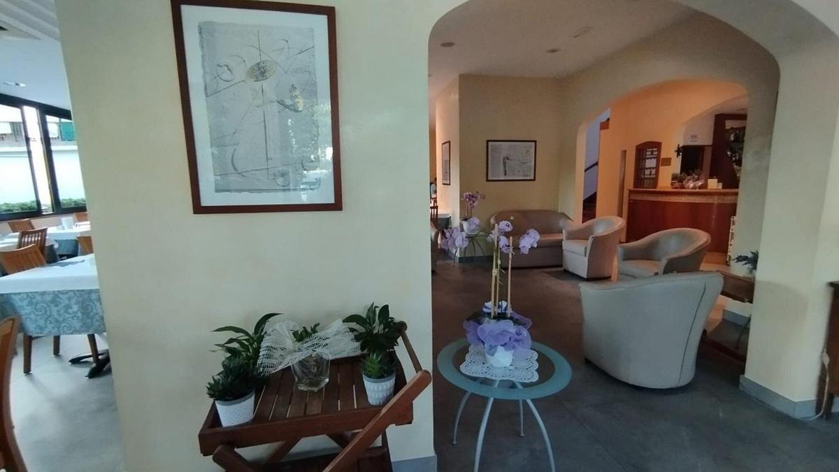Hotel Pigalle Riccione Extérieur photo