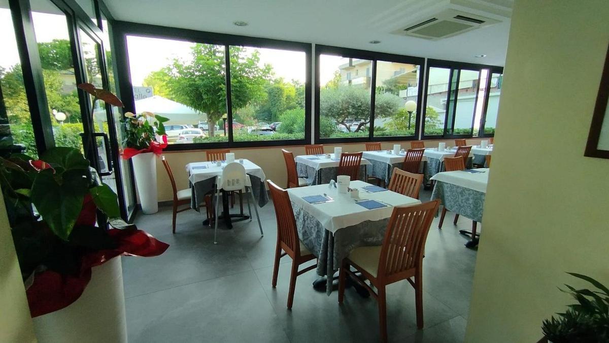 Hotel Pigalle Riccione Extérieur photo