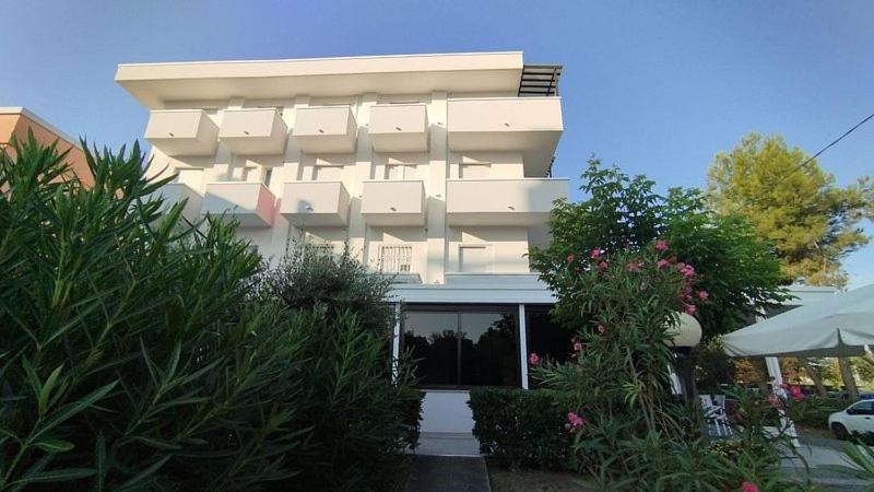 Hotel Pigalle Riccione Extérieur photo