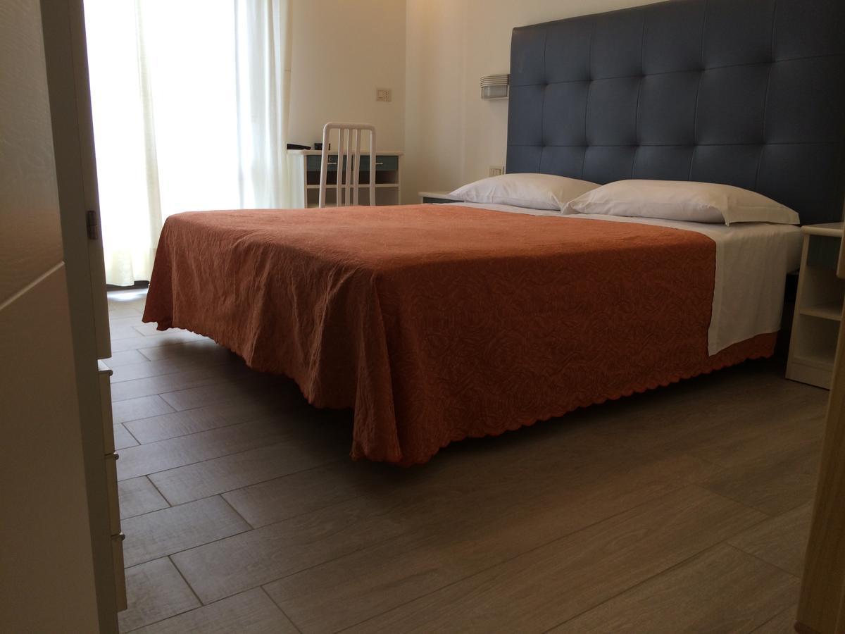 Hotel Pigalle Riccione Extérieur photo